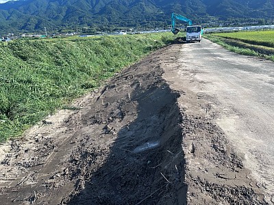 河川浚渫及び法面整形